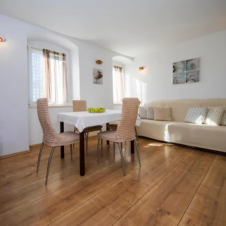 Traditional House With Terrace Appartement *
