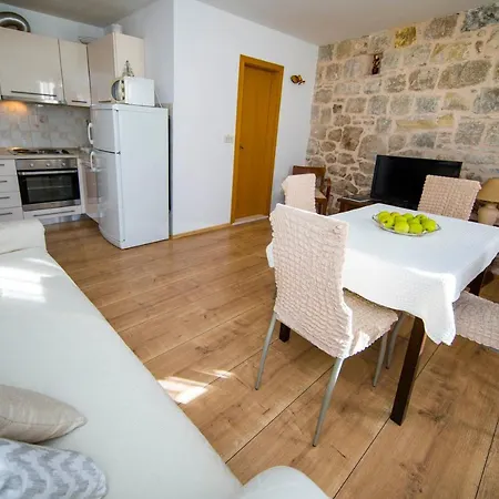 Traditional House With Terrace Appartement Split