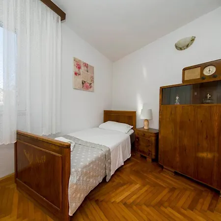 Traditional House With Terrace Appartement Split