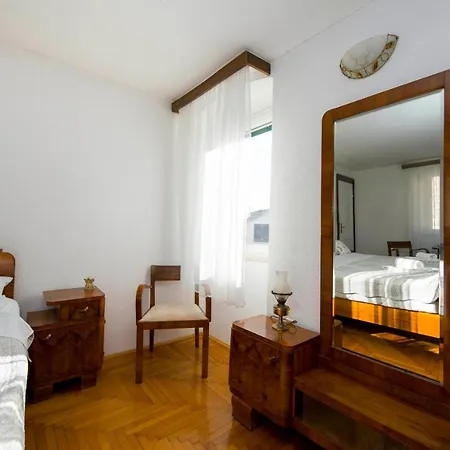 Traditional House With Terrace Appartement Split