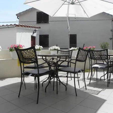 Traditional House With Terrace Appartement *