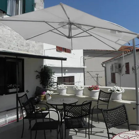 Traditional House With Terrace Lejlighed *